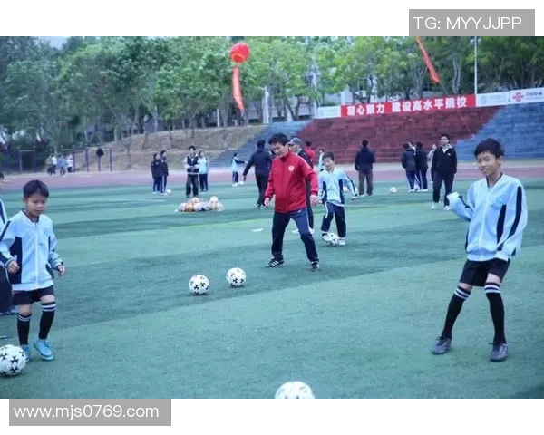 北大附足球队奋勇拼搏展现青春风采助力校园体育发展