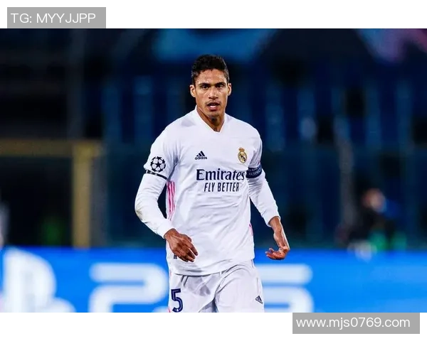 新足球皱纹的崛起与影响探讨：如何改变现代足球的战术与技术发展