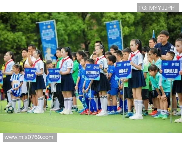 足球领结的魅力与时尚搭配技巧探索,让你在球场外也能尽显个性风采 足球领结的魅力与时尚搭配技巧探索,让你在球场外也能尽显个性风采